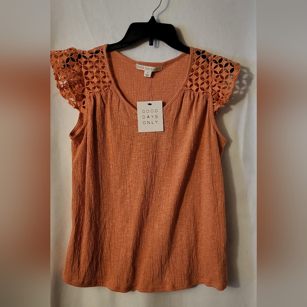 GOOD DAYS ONLY ORNAGE LACE SHOULDER TOP SIZE SMALL
